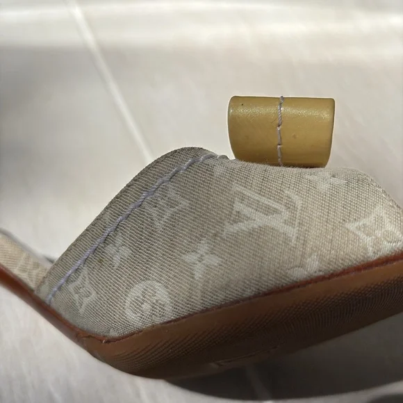 Louis Vuitton Elegant Cream wood block Heels with Bow Detail- do not buy